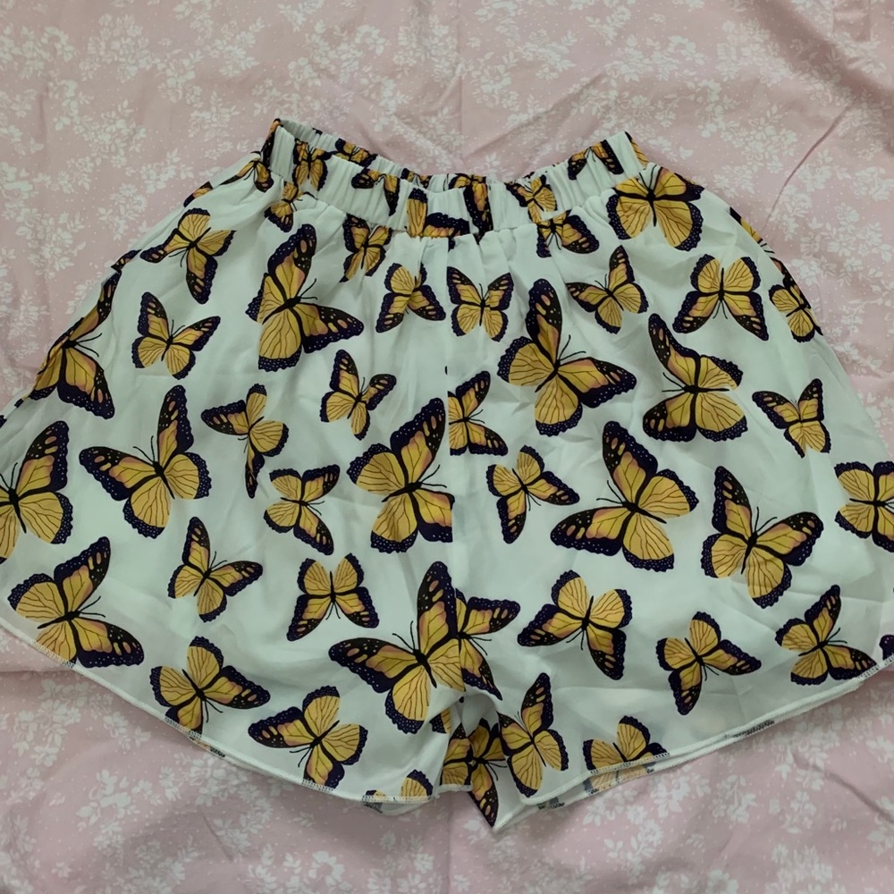 🌼butterfly shorts🌼